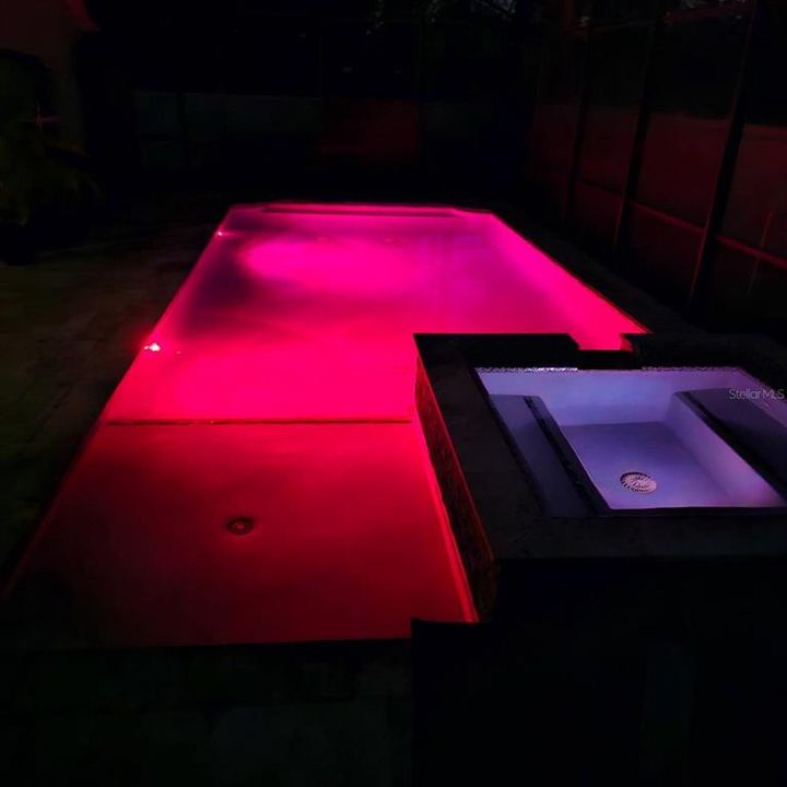 合同活跃: $629,900 (4 贝兹, 3 浴室, 2552 平方英尺)