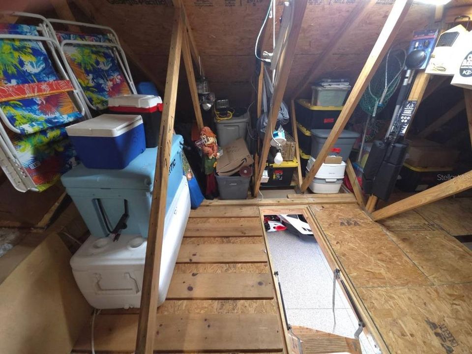 合同活跃: $629,900 (4 贝兹, 3 浴室, 2552 平方英尺)