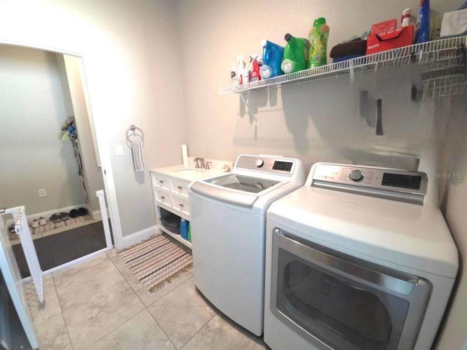 合同活跃: $629,900 (4 贝兹, 3 浴室, 2552 平方英尺)