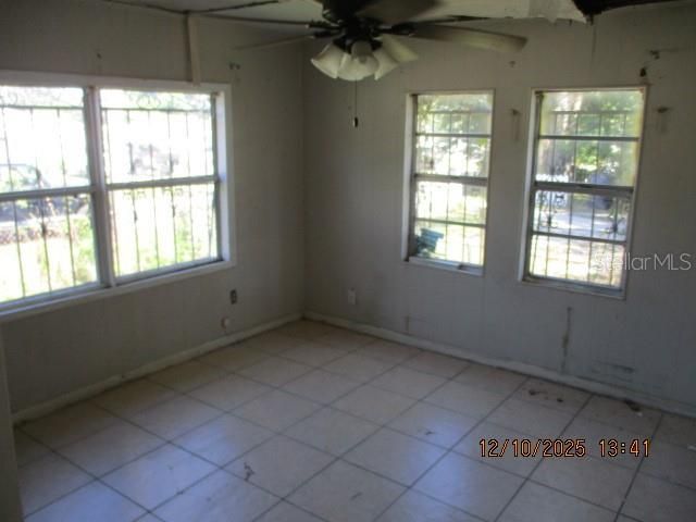 Под контрактом: $79,900 (2 спален, 1 ванн, 1184 Квадратных фут)