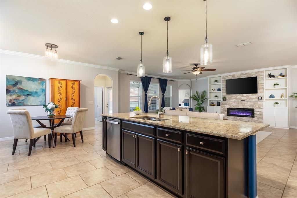 На продажу: $470,000 (4 спален, 3 ванн, 2345 Квадратных фут)