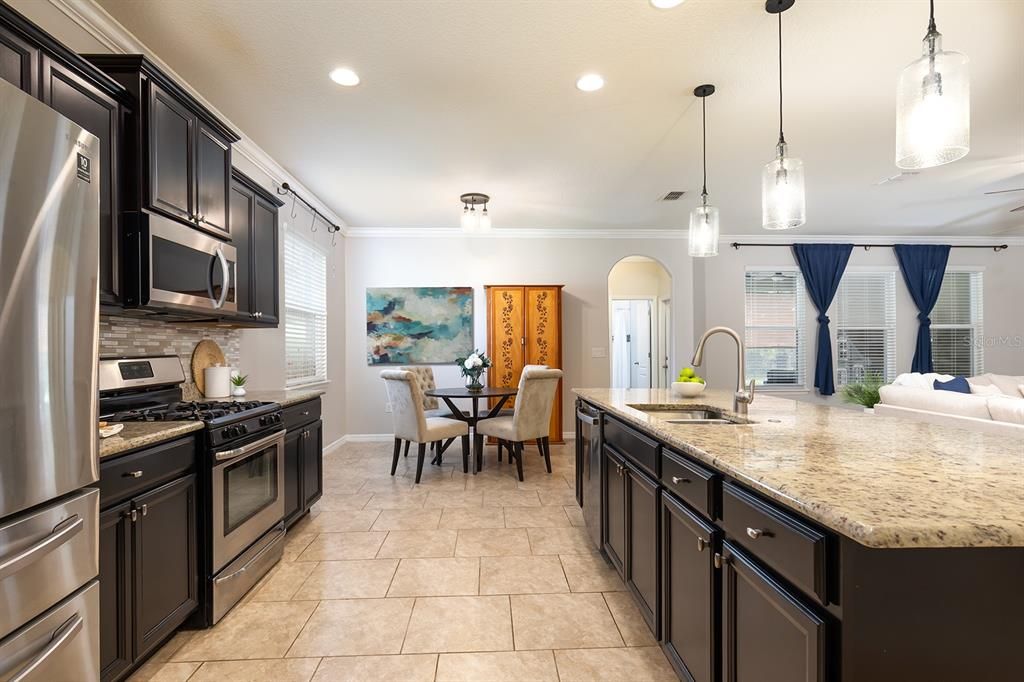 На продажу: $470,000 (4 спален, 3 ванн, 2345 Квадратных фут)