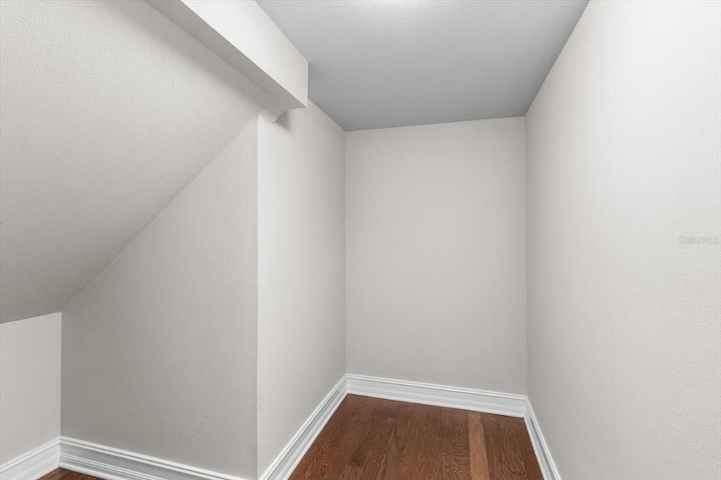 For Rent: $3,200 (4 beds, 2 baths, 2753 Square Feet)