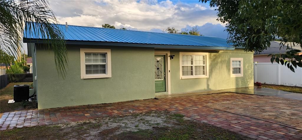 For Sale: $210,000 (3 beds, 2 baths, 1179 Square Feet)