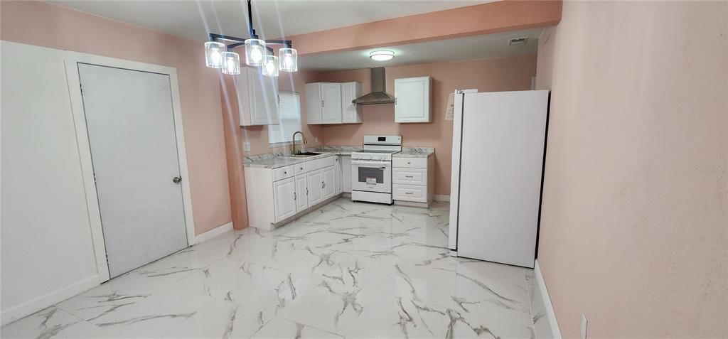 For Sale: $210,000 (3 beds, 2 baths, 1179 Square Feet)