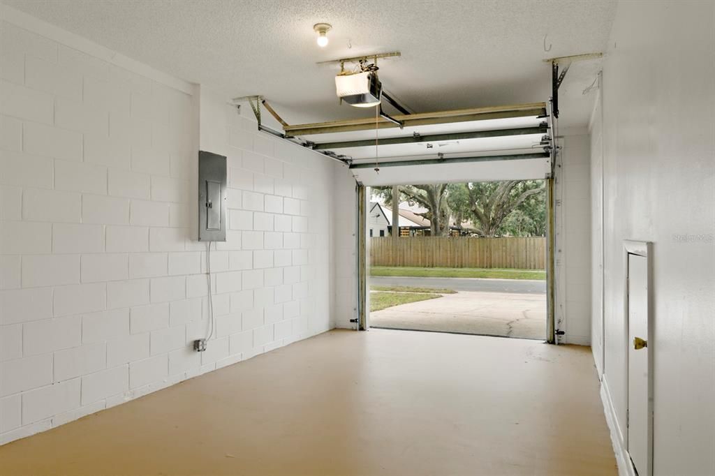 Active With Contract: $310,000 (3 beds, 2 baths, 1488 Square Feet)