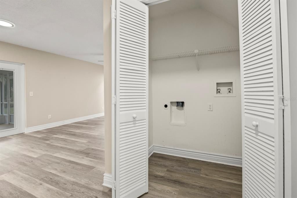 Active With Contract: $310,000 (3 beds, 2 baths, 1488 Square Feet)