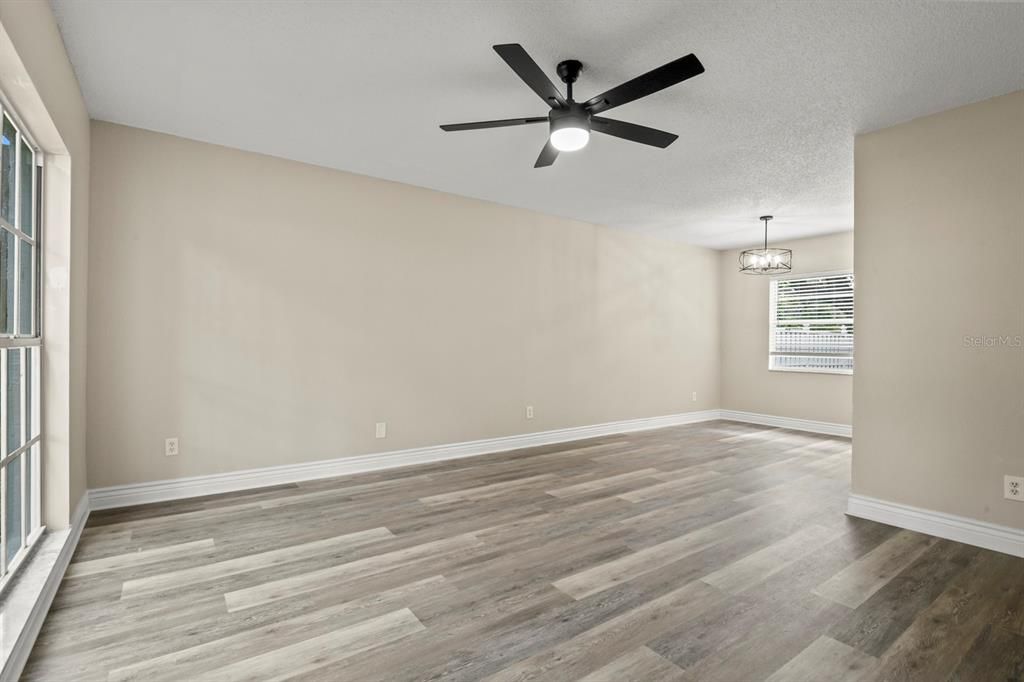 Active With Contract: $310,000 (3 beds, 2 baths, 1488 Square Feet)