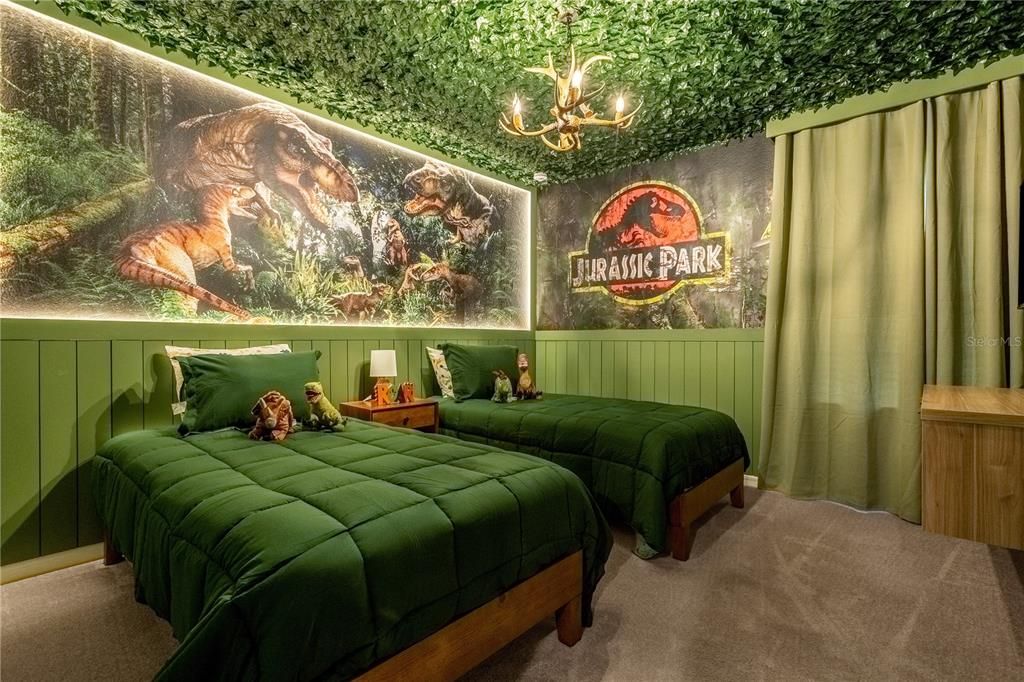 For Sale: $989,000 (10 beds, 8 baths, 4399 Square Feet)