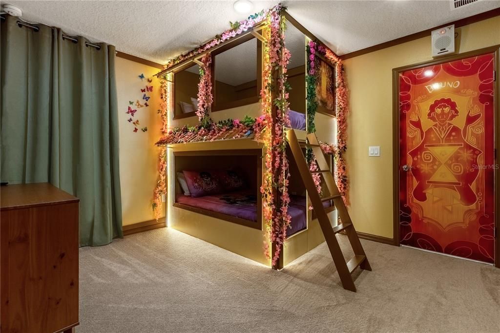 For Sale: $989,000 (10 beds, 8 baths, 4399 Square Feet)