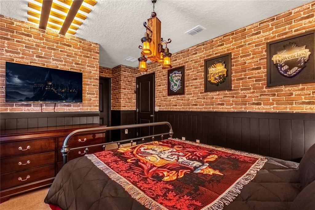 For Sale: $989,000 (10 beds, 8 baths, 4399 Square Feet)