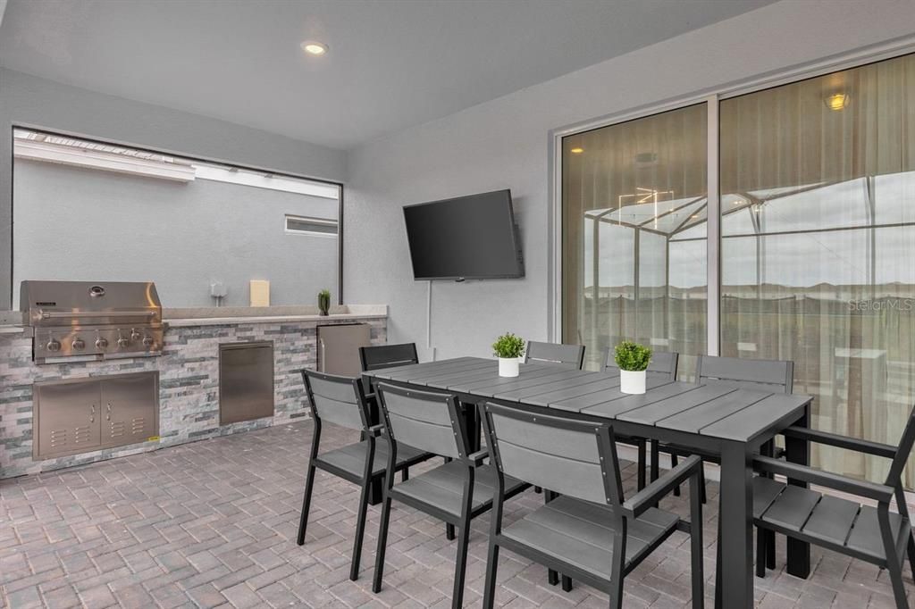 For Sale: $989,000 (10 beds, 8 baths, 4399 Square Feet)