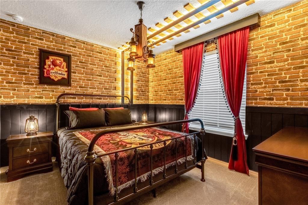 For Sale: $989,000 (10 beds, 8 baths, 4399 Square Feet)