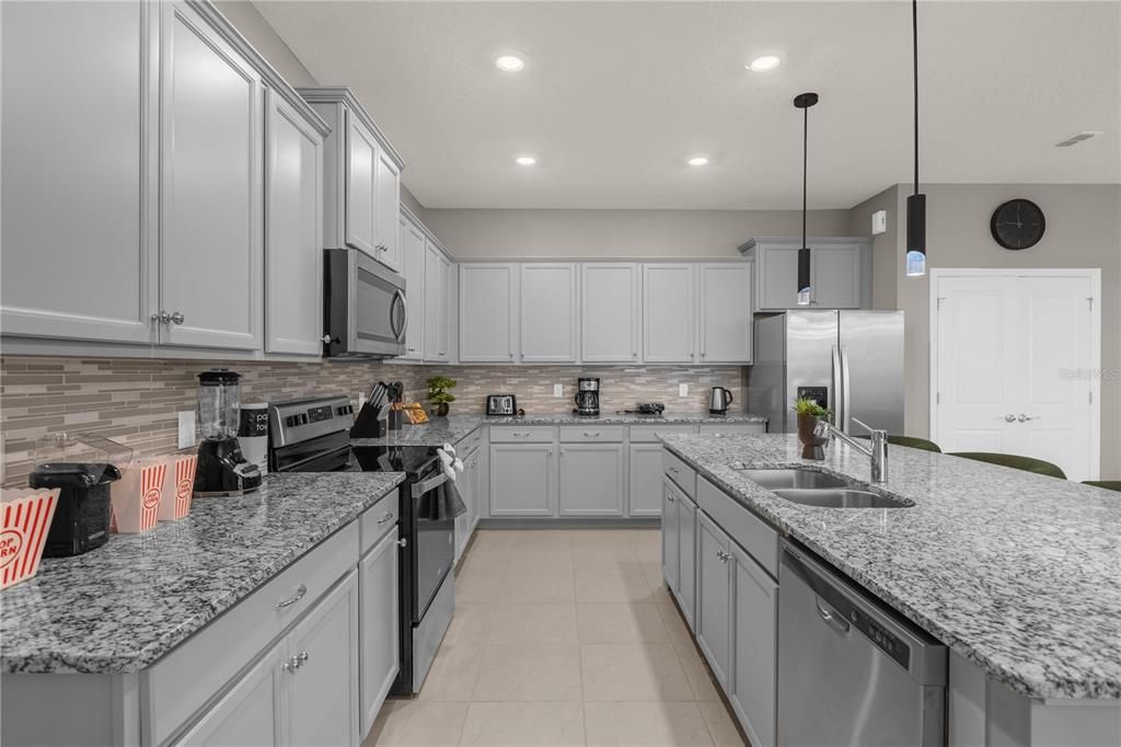 For Sale: $989,000 (10 beds, 8 baths, 4399 Square Feet)