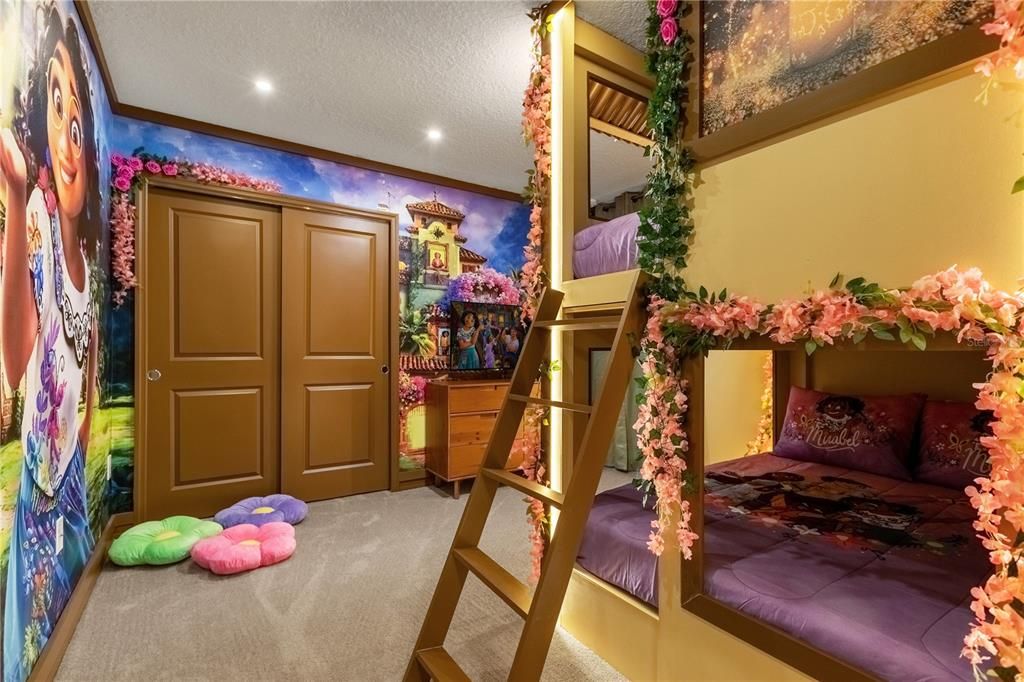 For Sale: $989,000 (10 beds, 8 baths, 4399 Square Feet)