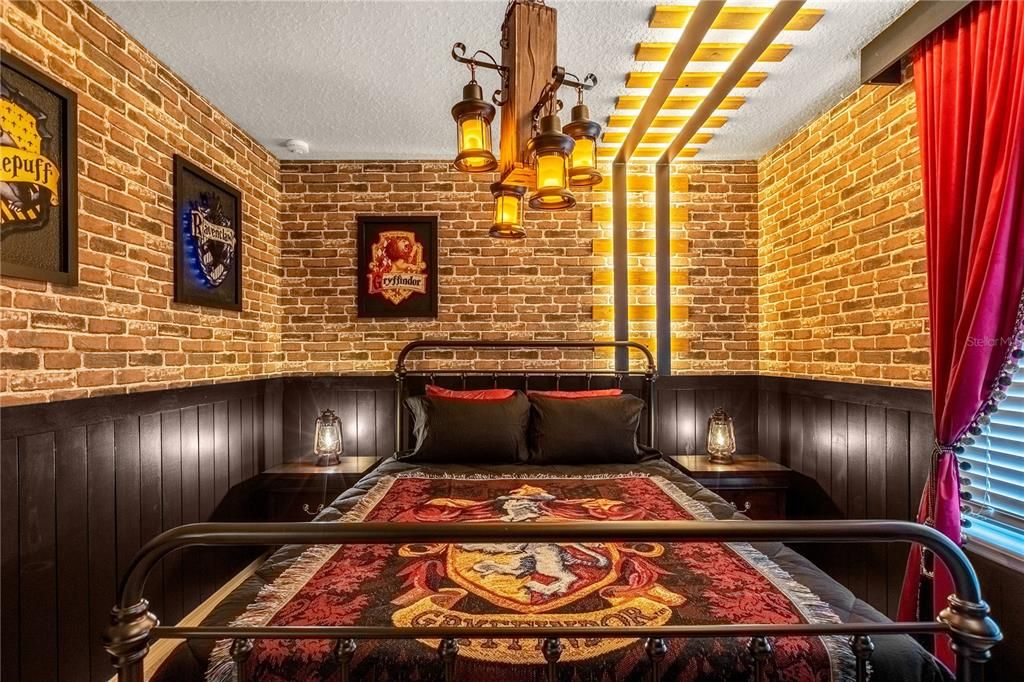 For Sale: $989,000 (10 beds, 8 baths, 4399 Square Feet)