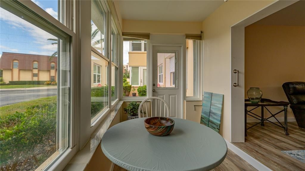 出租: $1,800 (1 贝兹, 1 浴室, 738 平方英尺)