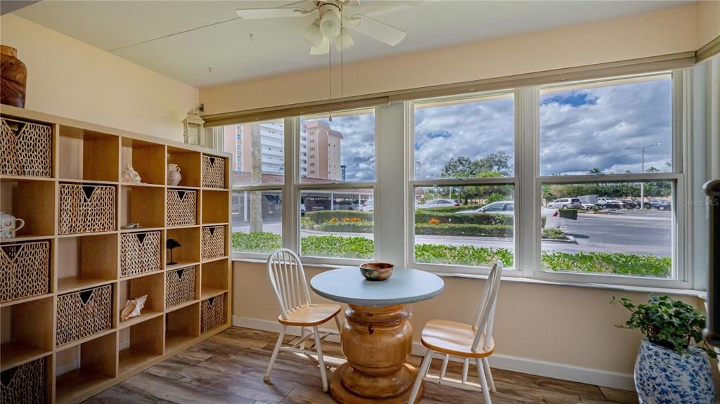 出租: $1,800 (1 贝兹, 1 浴室, 738 平方英尺)