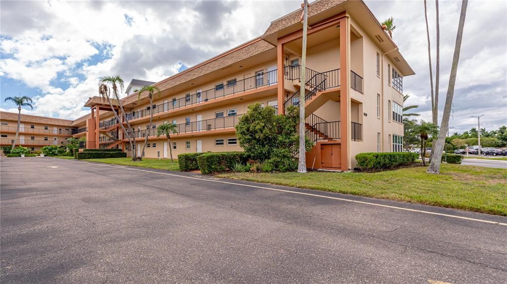 出租: $1,800 (1 贝兹, 1 浴室, 738 平方英尺)