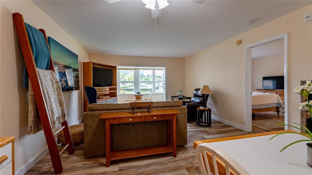 出租: $1,800 (1 贝兹, 1 浴室, 738 平方英尺)