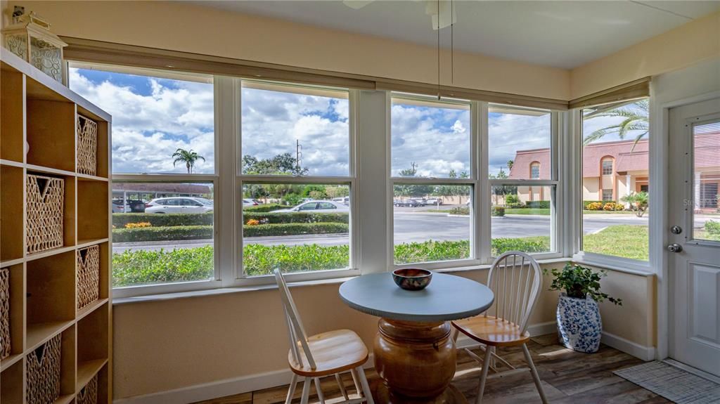 出租: $1,800 (1 贝兹, 1 浴室, 738 平方英尺)