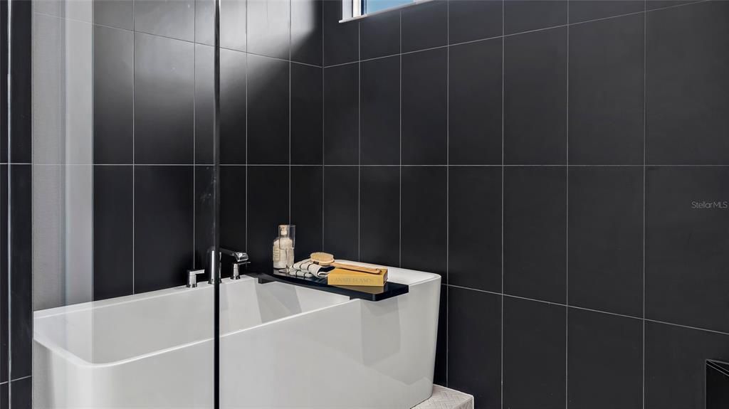 For Sale: $557,990 (3 beds, 3 baths, 2490 Square Feet)