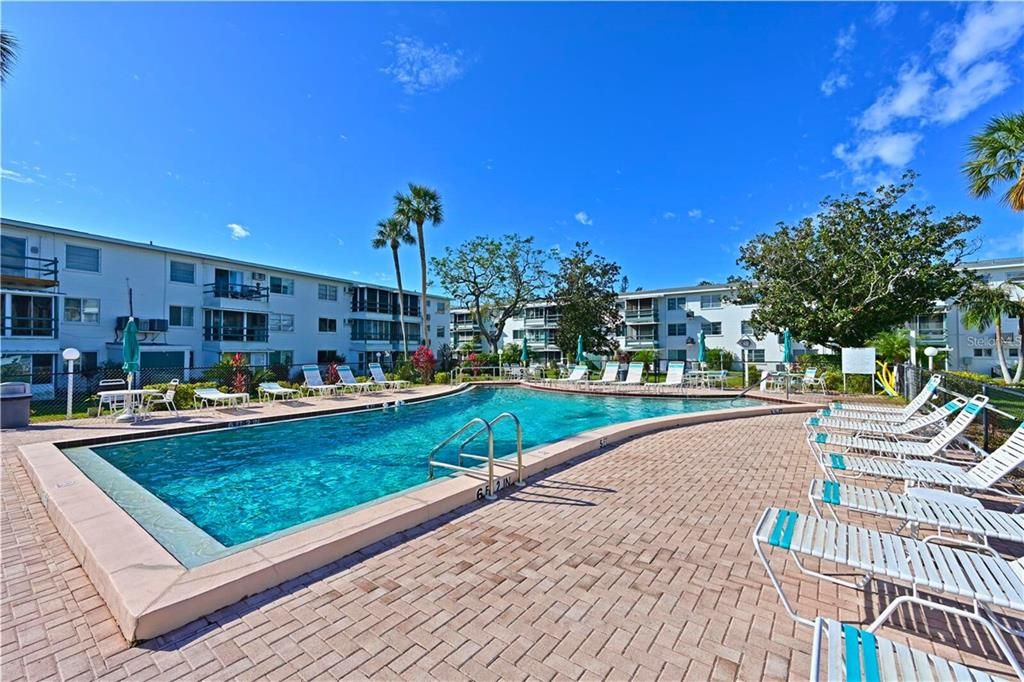 Под контрактом: $110,000 (2 спален, 1 ванн, 733 Квадратных фут)