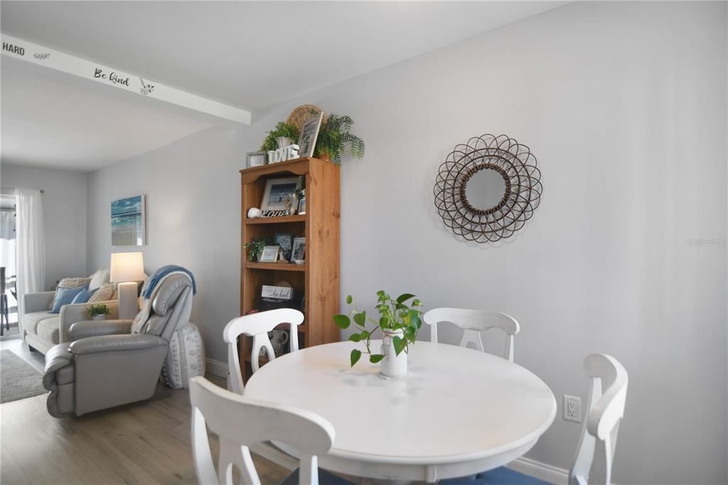 Под контрактом: $110,000 (2 спален, 1 ванн, 733 Квадратных фут)