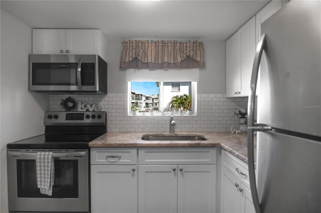 Под контрактом: $110,000 (2 спален, 1 ванн, 733 Квадратных фут)