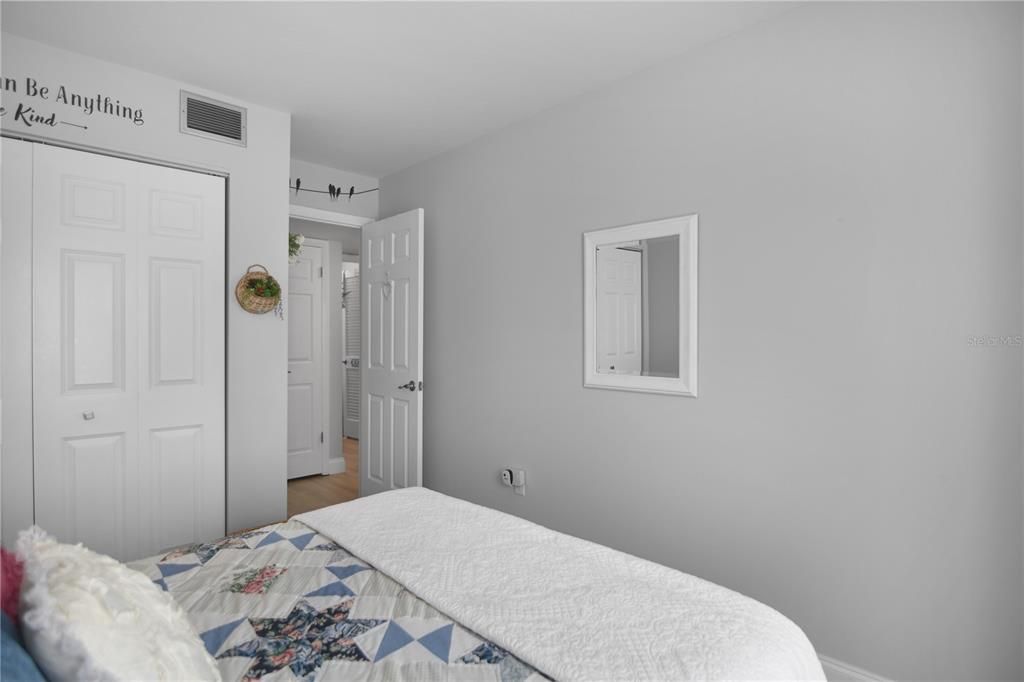 Под контрактом: $110,000 (2 спален, 1 ванн, 733 Квадратных фут)