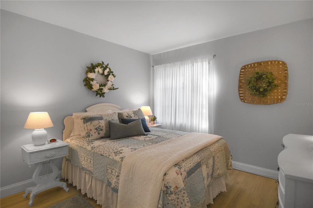 Под контрактом: $110,000 (2 спален, 1 ванн, 733 Квадратных фут)