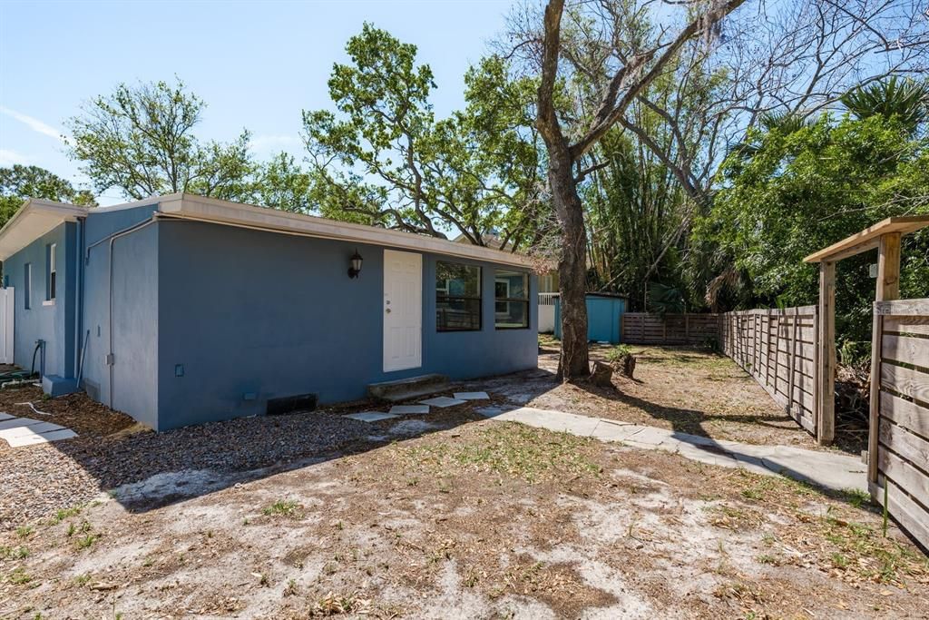 Active With Contract: $393,000 (4 beds, 3 baths, 1452 Square Feet)