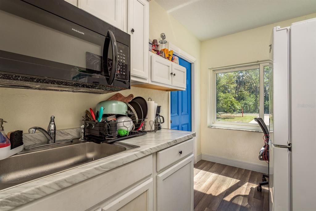 Active With Contract: $393,000 (4 beds, 3 baths, 1452 Square Feet)