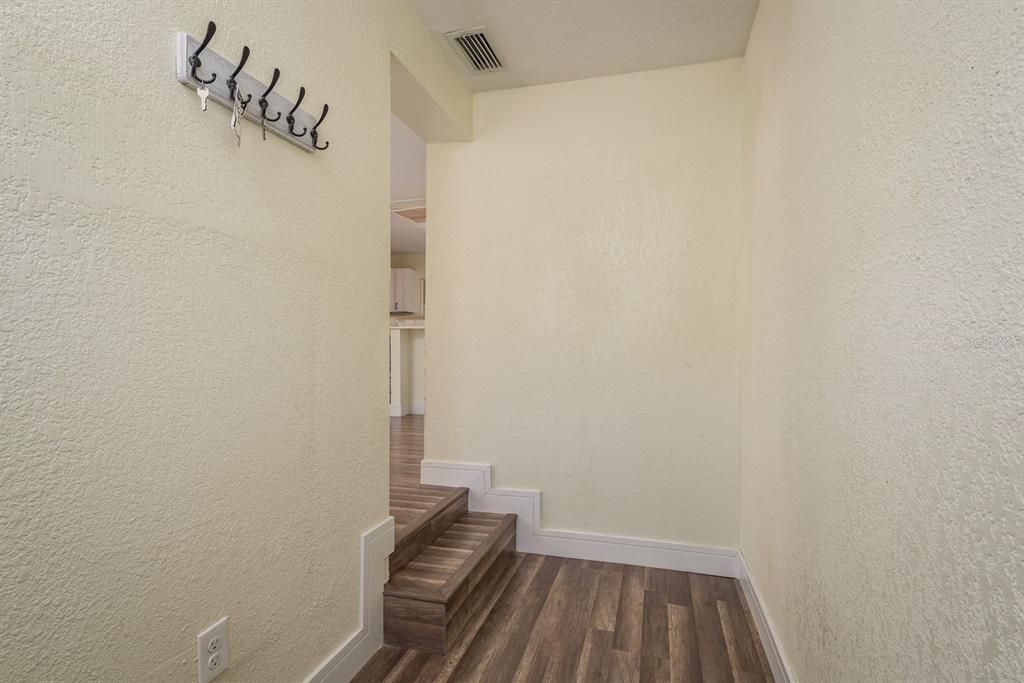 Active With Contract: $393,000 (4 beds, 3 baths, 1452 Square Feet)