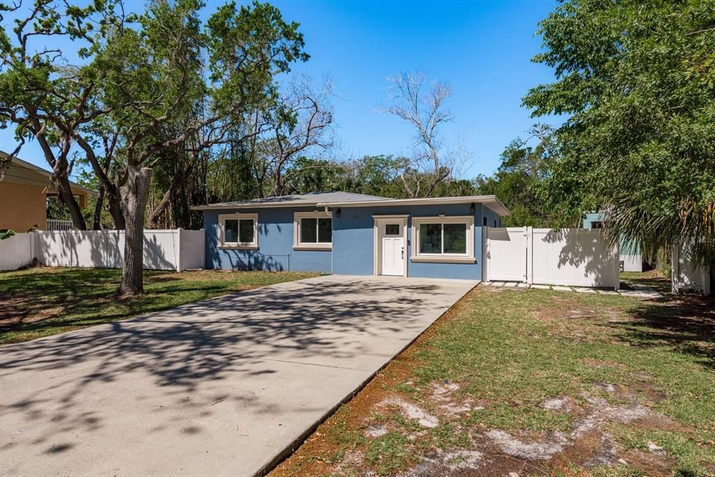 Active With Contract: $393,000 (4 beds, 3 baths, 1452 Square Feet)