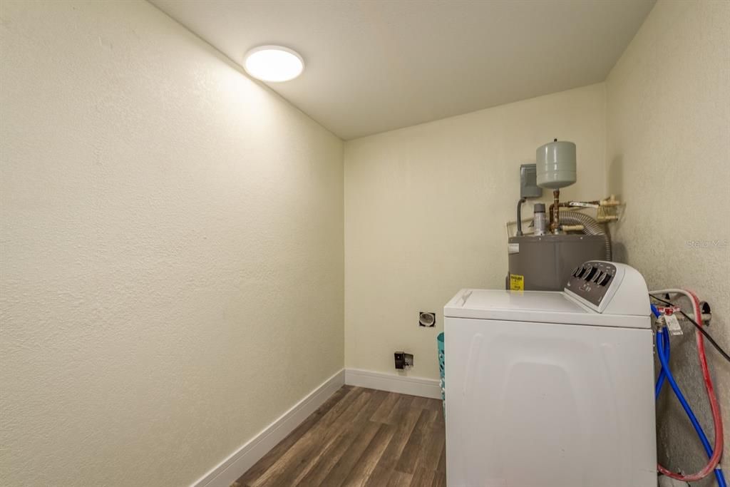 Active With Contract: $393,000 (4 beds, 3 baths, 1452 Square Feet)