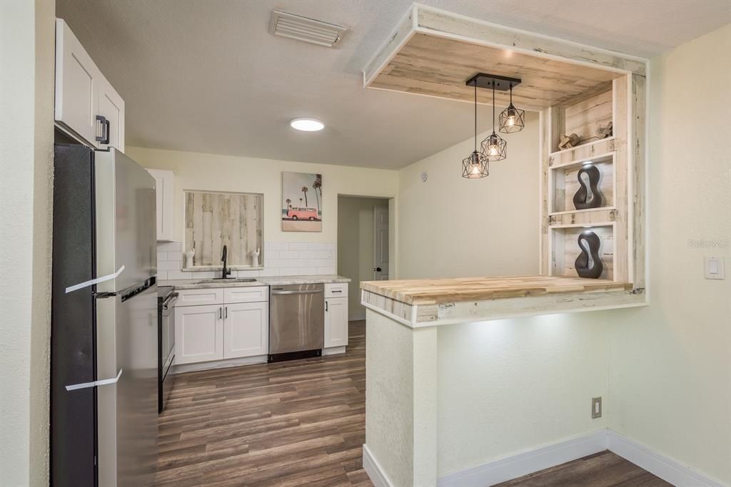 Active With Contract: $393,000 (4 beds, 3 baths, 1452 Square Feet)