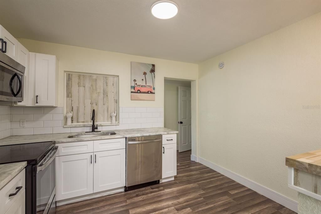 Active With Contract: $393,000 (4 beds, 3 baths, 1452 Square Feet)