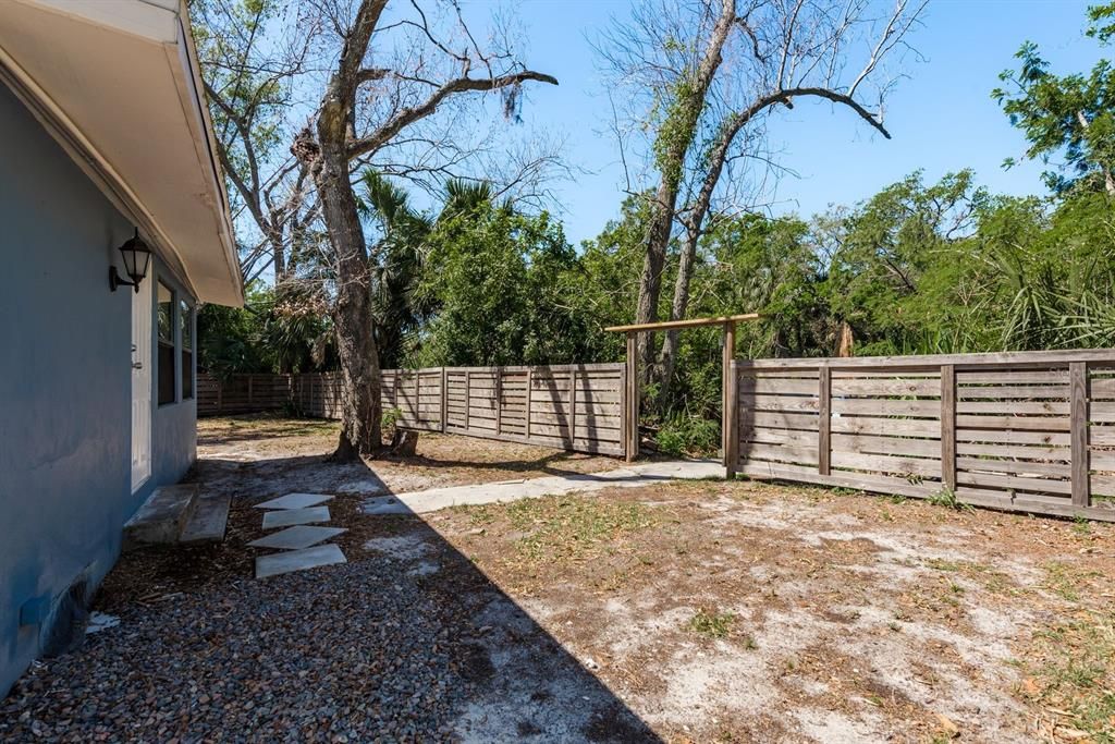 Active With Contract: $393,000 (4 beds, 3 baths, 1452 Square Feet)