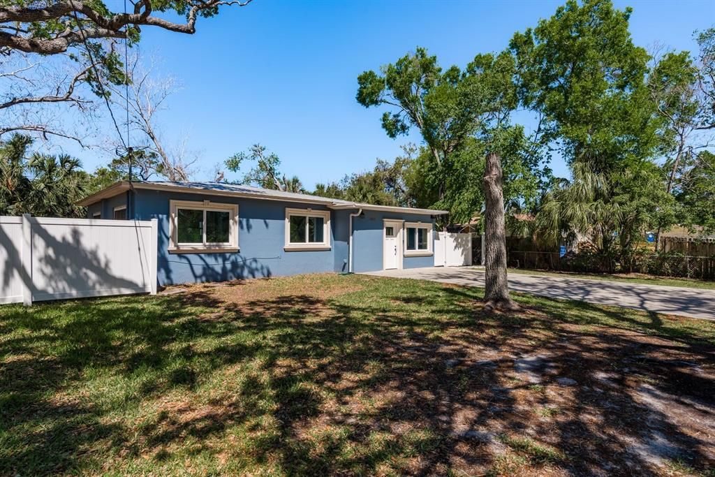 Active With Contract: $393,000 (4 beds, 3 baths, 1452 Square Feet)