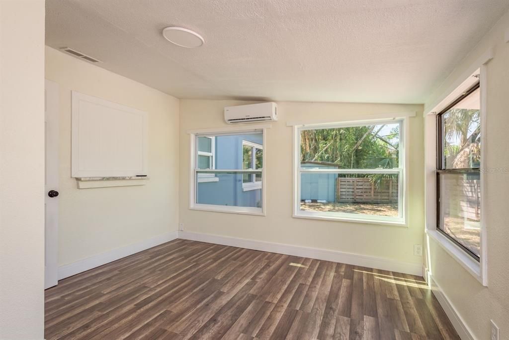 Active With Contract: $393,000 (4 beds, 3 baths, 1452 Square Feet)