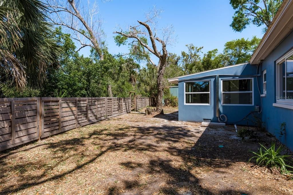 Active With Contract: $393,000 (4 beds, 3 baths, 1452 Square Feet)