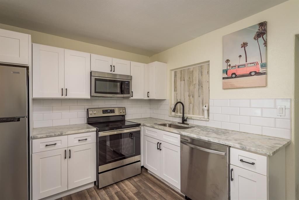 Active With Contract: $393,000 (4 beds, 3 baths, 1452 Square Feet)