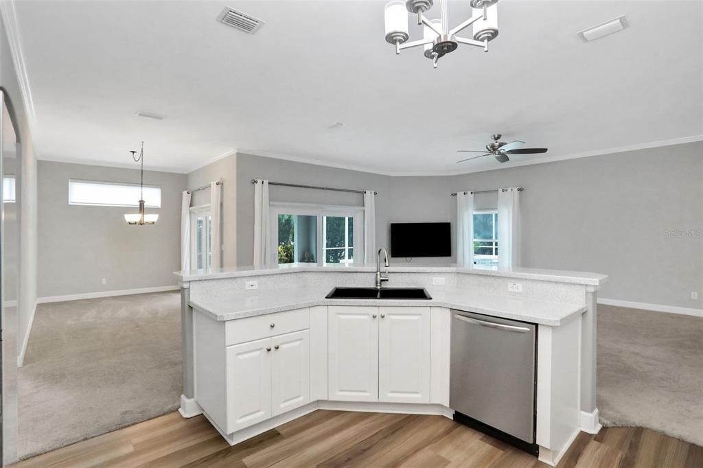 Под контрактом: $549,000 (4 спален, 3 ванн, 2757 Квадратных фут)