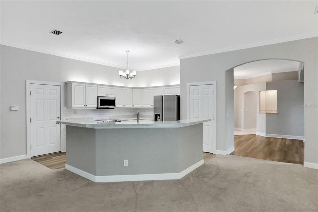 Под контрактом: $549,000 (4 спален, 3 ванн, 2757 Квадратных фут)