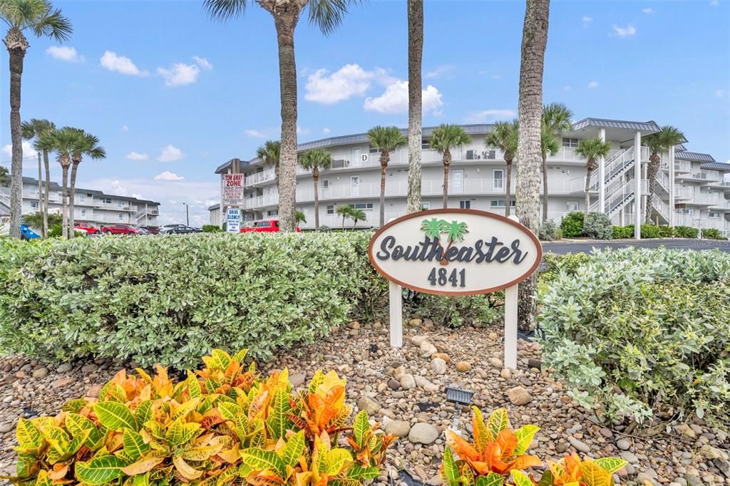 For Sale: $550,000 (2 beds, 2 baths, 912 Square Feet)