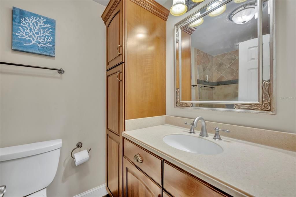 For Sale: $550,000 (2 beds, 2 baths, 912 Square Feet)