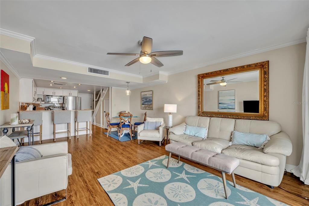 For Sale: $550,000 (2 beds, 2 baths, 912 Square Feet)