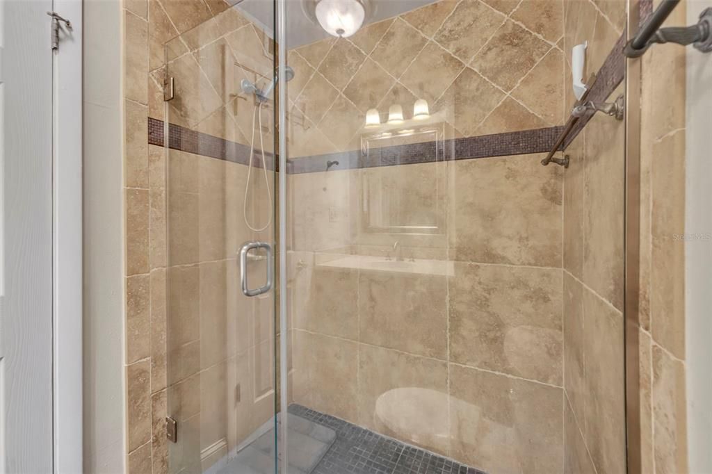 For Sale: $550,000 (2 beds, 2 baths, 912 Square Feet)