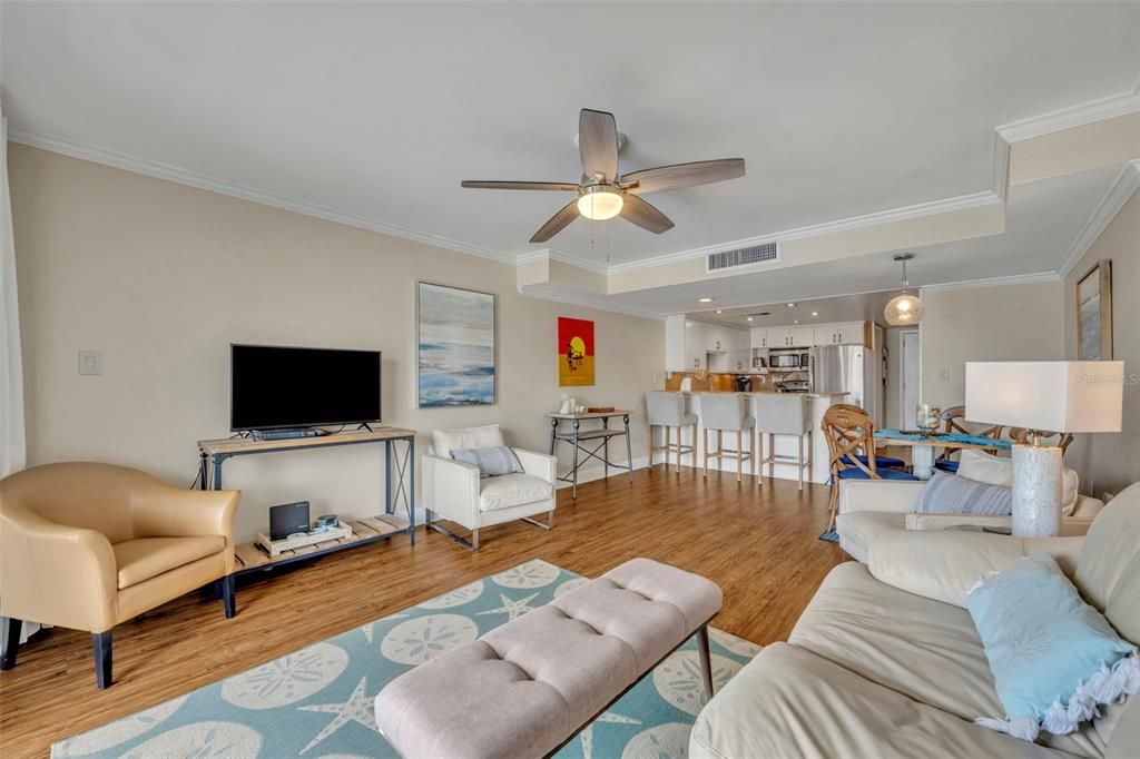 For Sale: $550,000 (2 beds, 2 baths, 912 Square Feet)